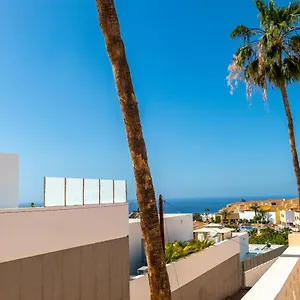 https://paradise-court-11.adeje-hotels.com